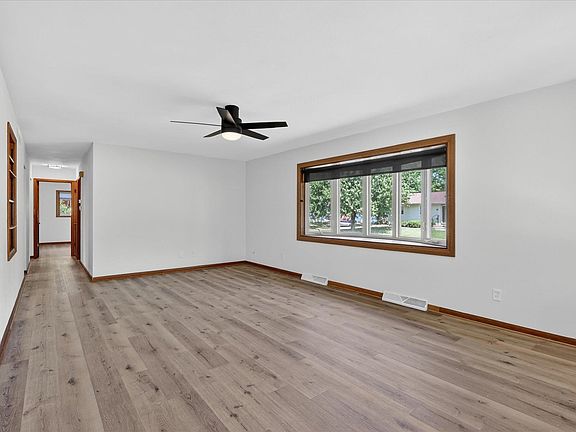 4th image of 1456 Moore St