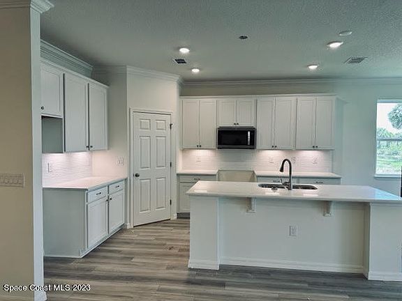 5th image of 4638 Lago Vista Dr