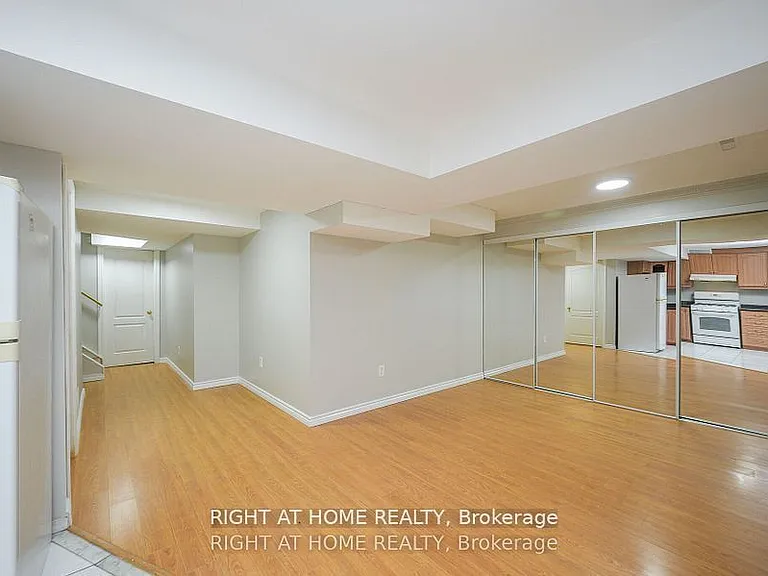 1724 Samuelson Cir — Photo 28