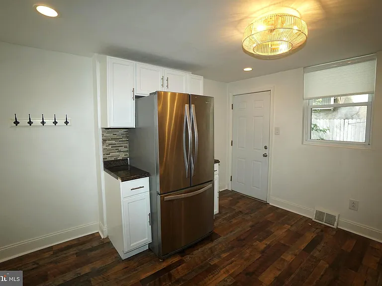 539 Turner St — Photo 14