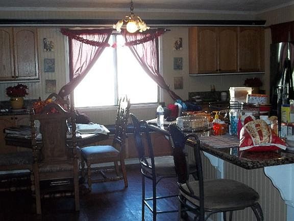 4th image of 7080 Kenyon Ave