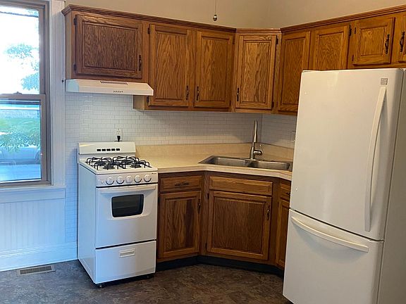 3rd image of 38 Anderson Pl #4