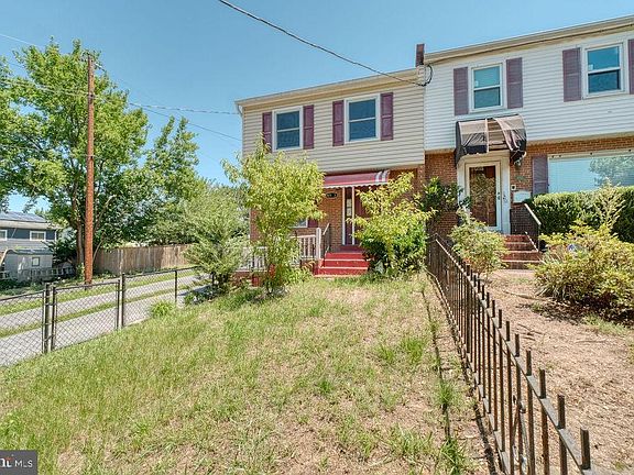 2nd image of 4903 8th St NE