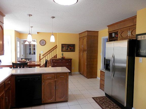 3rd image of 1892 Huckleberry Dr