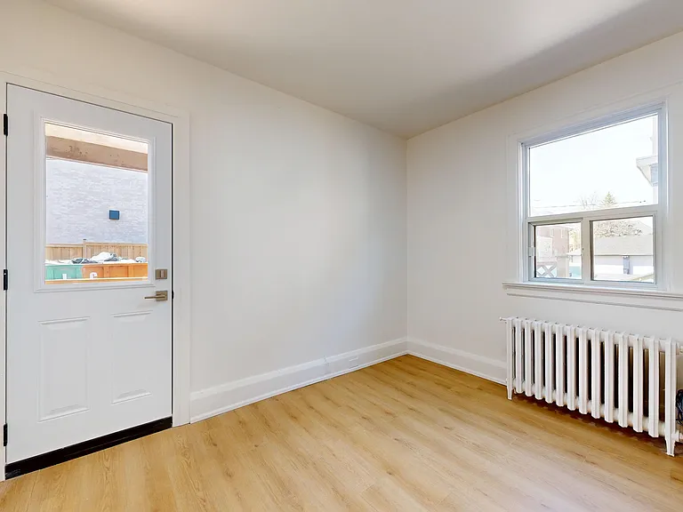 1214 Avenue Rd — Photo 47