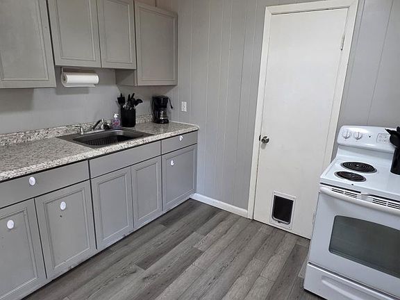 4th image of 735 8th St #F