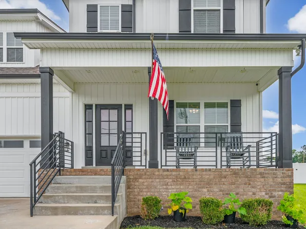 3904 Chapel Hill Rd, Clarksville, TN 37040