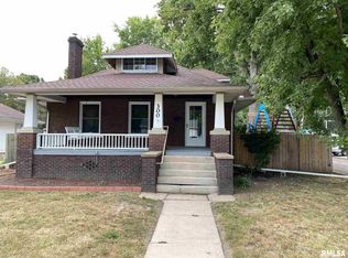 300 E Pleasant St, Taylorville, IL 62568