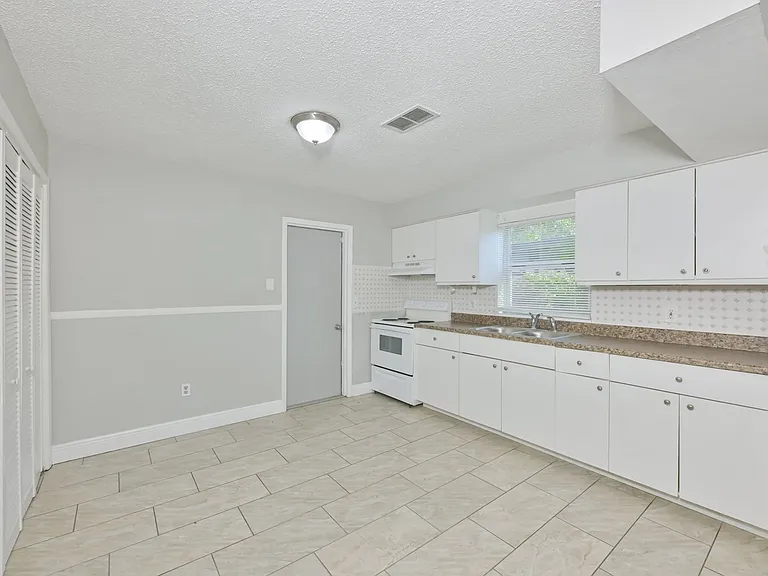 15616 Avalon Ave #2 — Photo 9