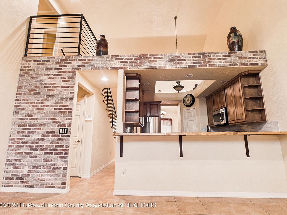 1st image of 101 Racquet Pl #7