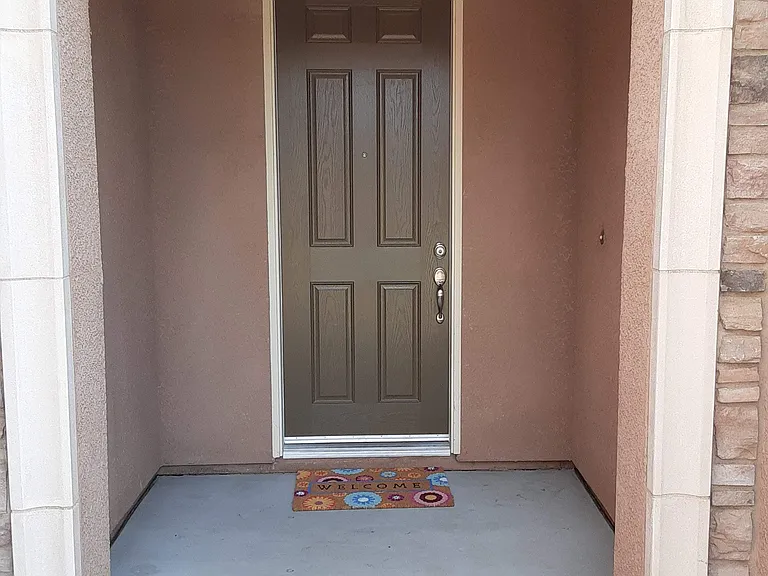 2833 W Cecil Ave — Photo 2