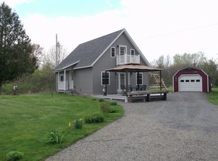 8 Sturgeon Rd, Grand Isle, VT 05458