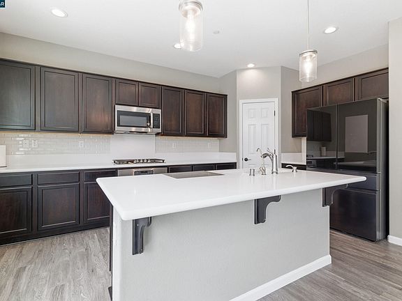 3rd image of 300 Coolcrest Dr