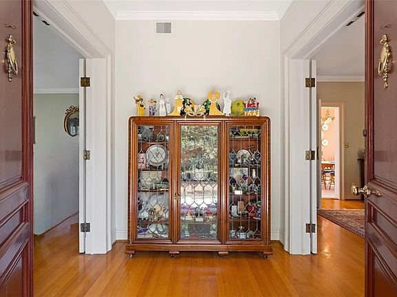 5th image of 253 Audubon Blvd