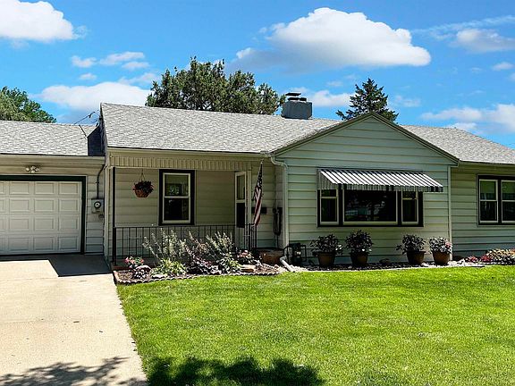 2nd image of 3122 Virginia St