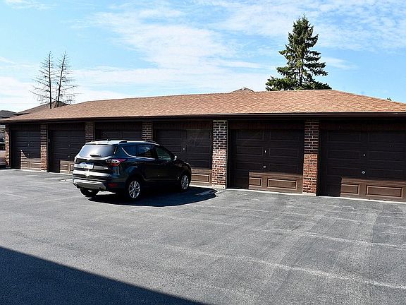 4th image of 8124 168th Pl APT 2E