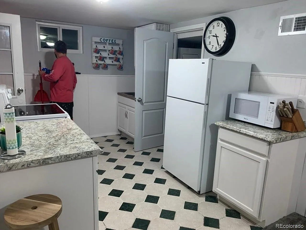 Studio, 550 sqft, $1,100 — Photo 2