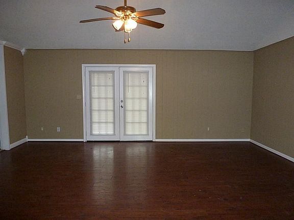 Beautiful Family Room with Laminated Floors