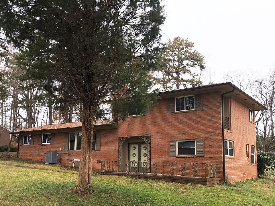 2nd image of 6625 Elmwood Cres