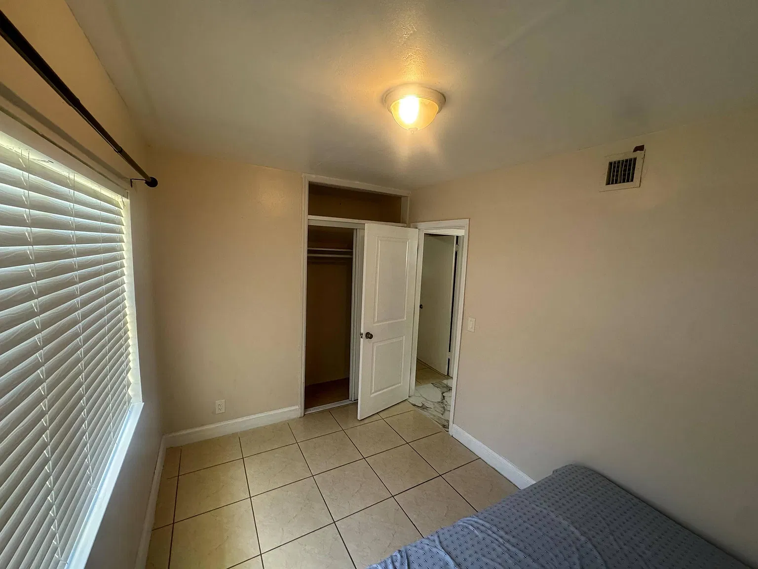 4 bed, 2.0 bath, 1271 sqft, $3,000 — Photo 3