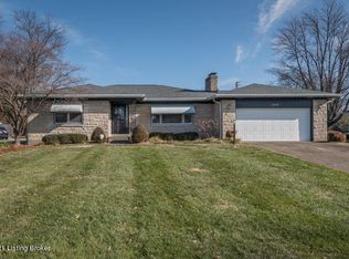 1909 Hoke Rd, Hurstbourne Acres, KY 40220