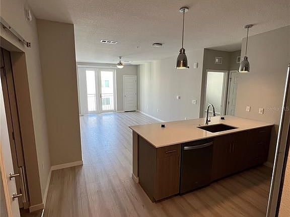 4th image of 600 W Amelia St #14D