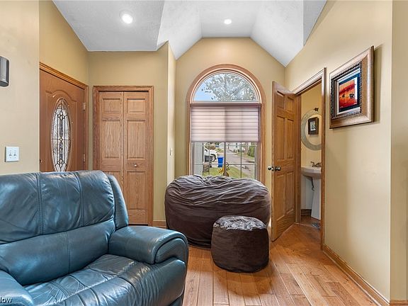 5th image of 4964 E 71st St