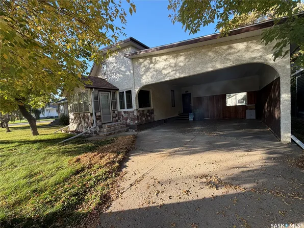 466 6th Avenue W, Melville, SK S0A 2P0