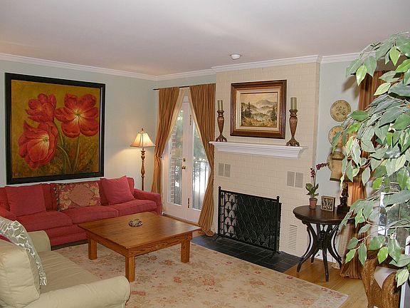 Living Room With Gas Fireplace