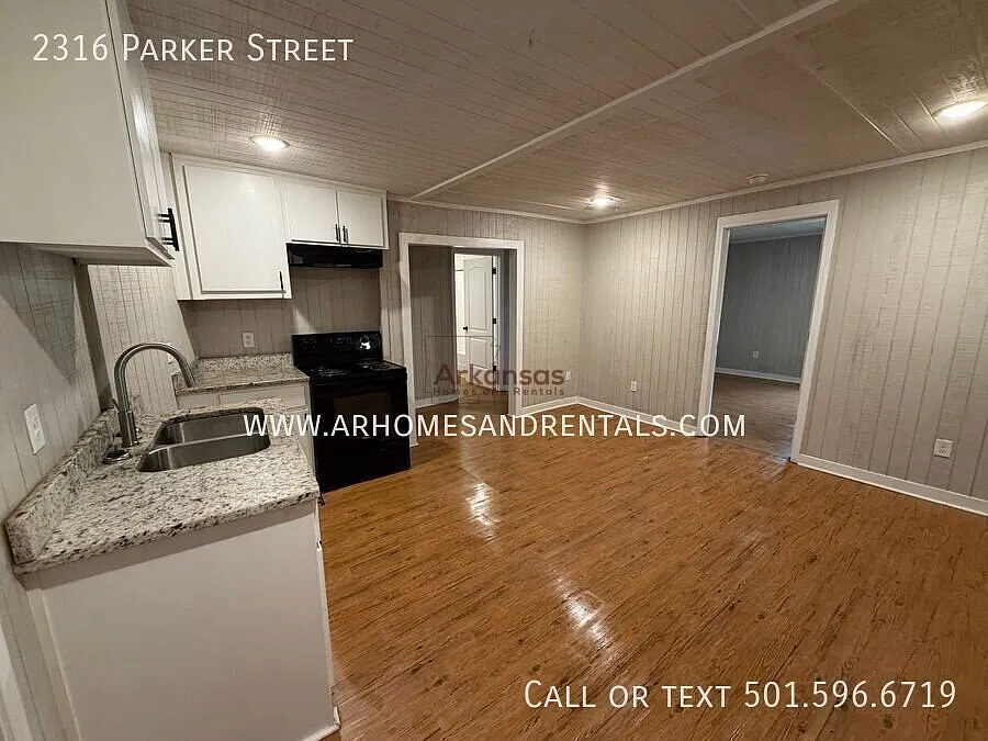 * 1/2 Off First Month's Rent * 2316 Parker Street 4 Bedrooms | 1 Bathroom — Photo 3