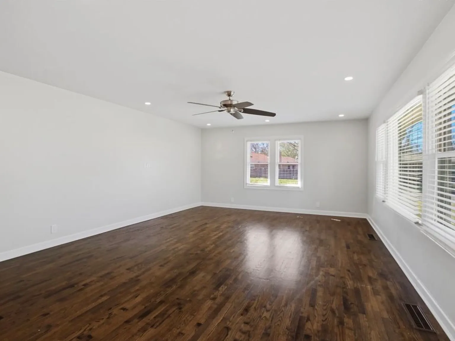 4 bed, 1733 sqft, $2,225 — Photo 4