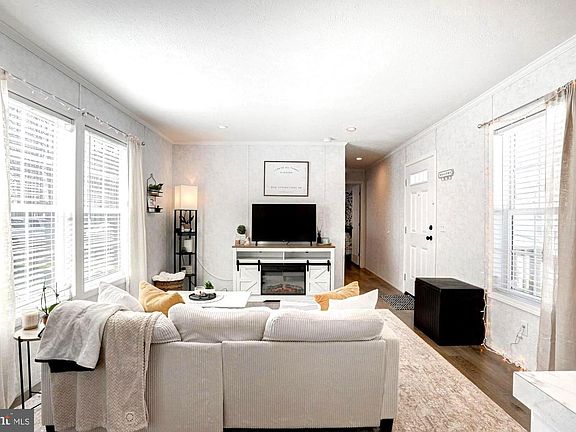 3rd image of 42 Juniper Ct #42