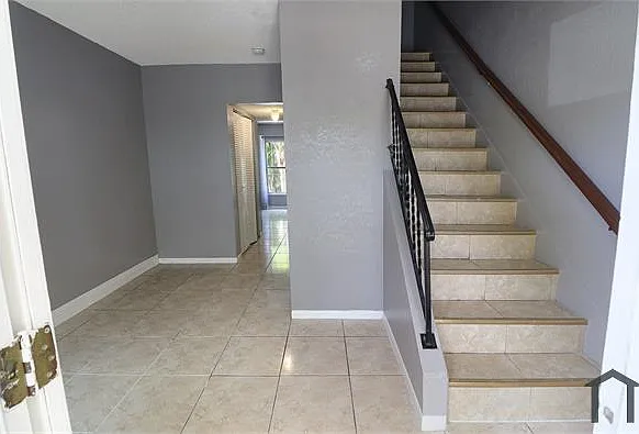 4 bed, $3,667 — Photo 2