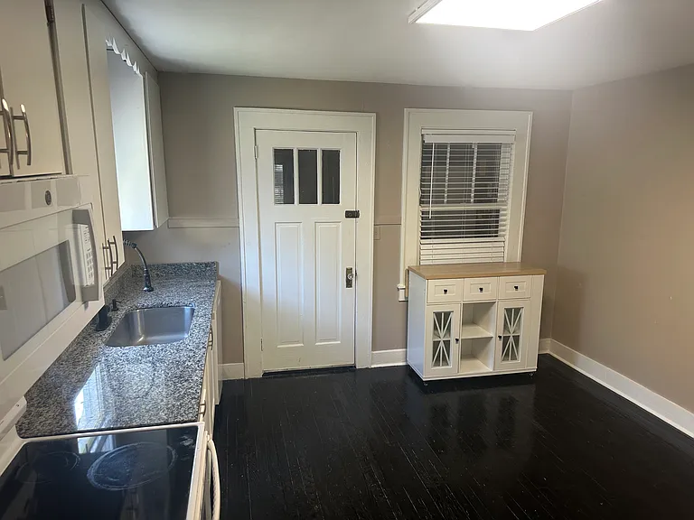 2120 Thornlee Dr — Photo 4