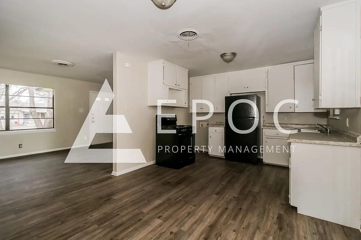 1412 Alta Mira Dr — Photo 3
