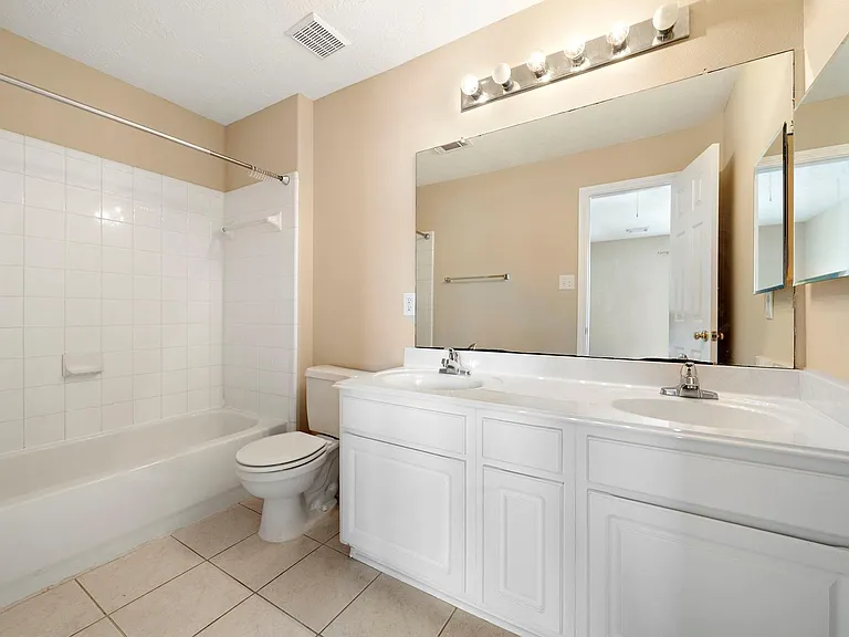 3318 Cotswald Trl — Photo 11