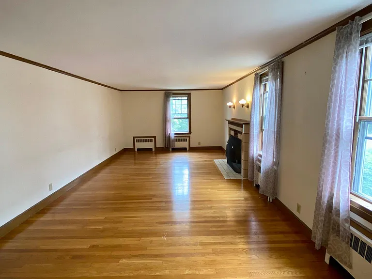62 Washington St — Photo 2