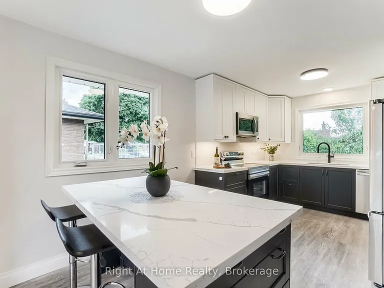 69 Heather Rd #UPPER LEVEL — Photo 7