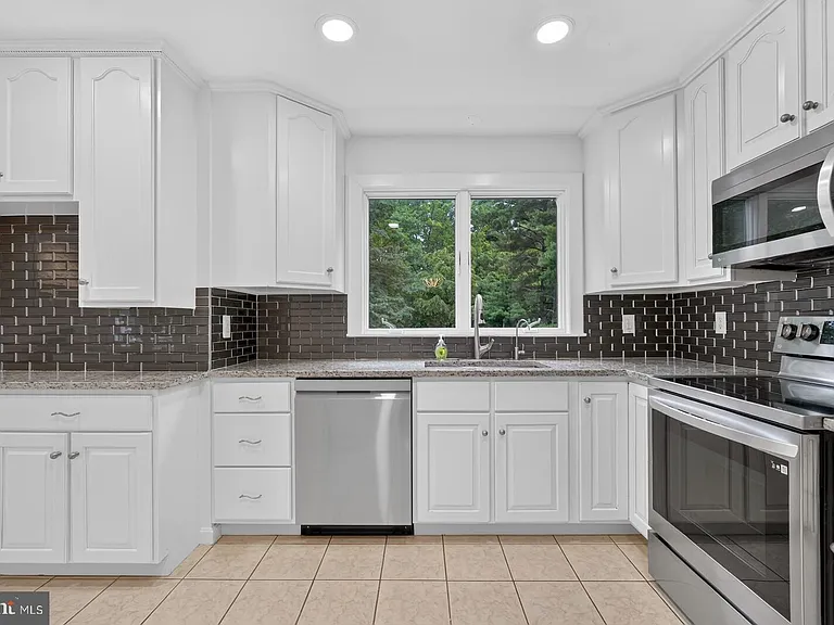 5402 Ashcomb Ct — Photo 19