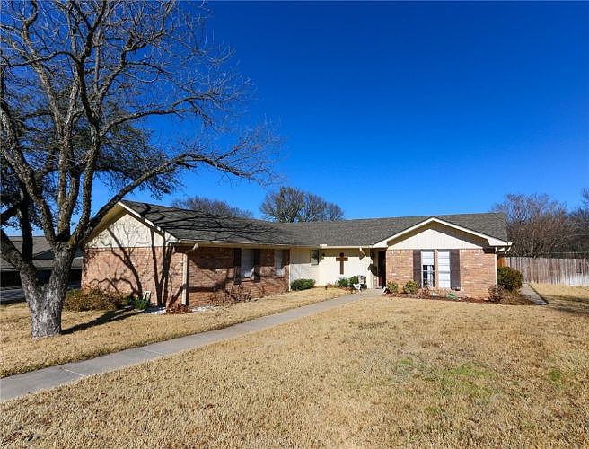 1st image of 1309 Western Oaks Dr