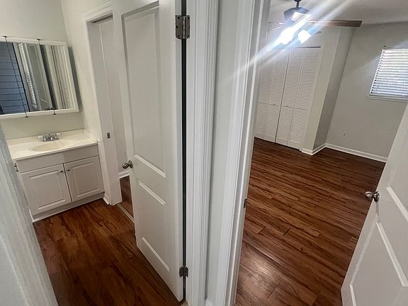 3rd image of 5415 Sombra Del Lago Dr