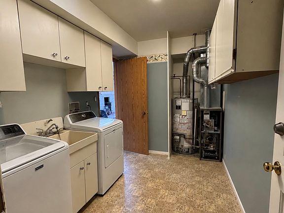 3rd image of 1539 Beach Grove Rd