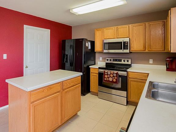 3rd image of 702 Eaglecreek Dr