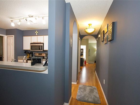 4th image of 4443 Country Hills Blvd