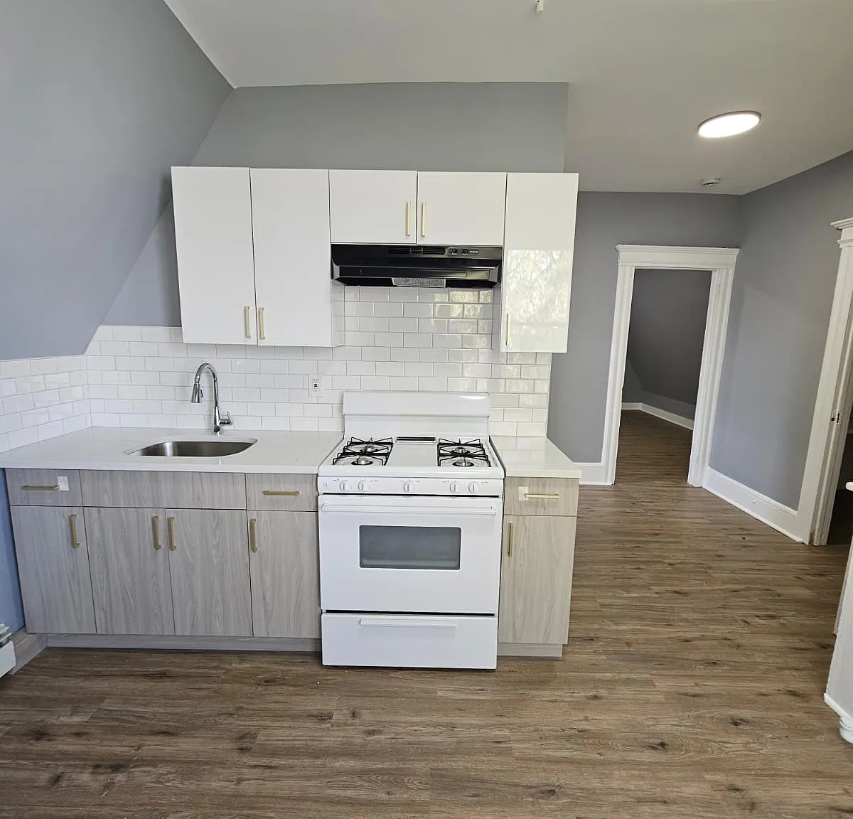 3 bed, $1,895 — Photo 2