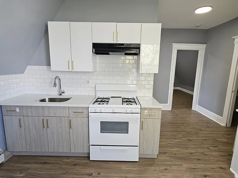 166 Ridgewood Ave #3 — Photo 3
