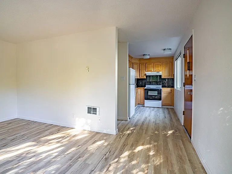 4456 Whitman Ave N — Photo 15