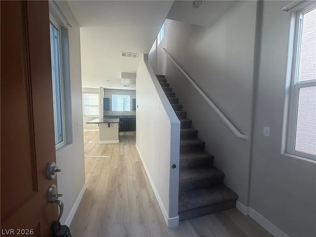 3 bed, 2.5 bath, 1804 sqft, $1,995 — Photo 3