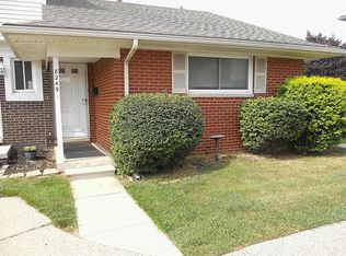 8249 Dartmouth Dr, Warren, MI 48093
