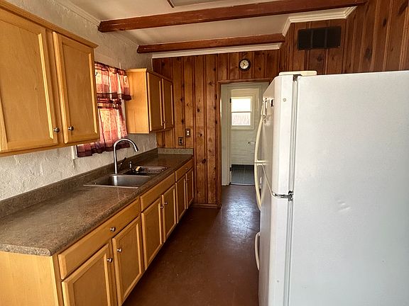 4th image of 3908 N Tyndall Ave